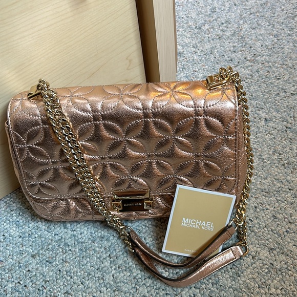 Michael Kors rose gold quilted handbag- ⚡️⚡️⚡️Flash Sale⚡️⚡️⚡️great condition! - Picture 3 of 8